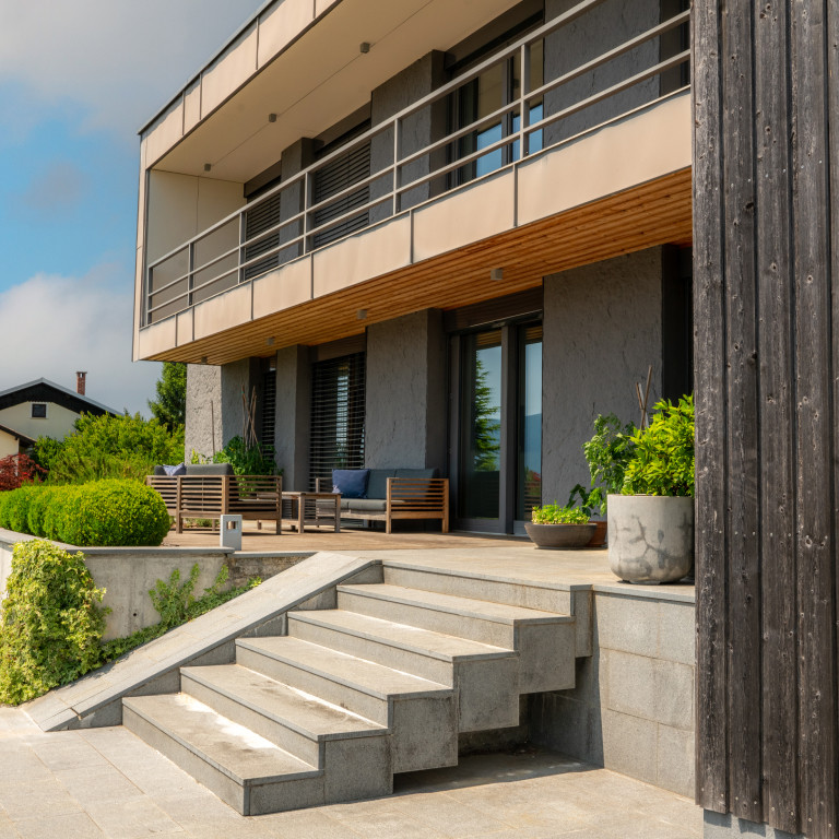 Tesnjenje, sidranje in zaščita balkonov ter teras