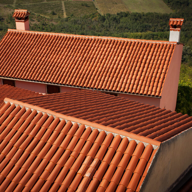 Brtvljenje i pričvršćivanje krova na dvije vode